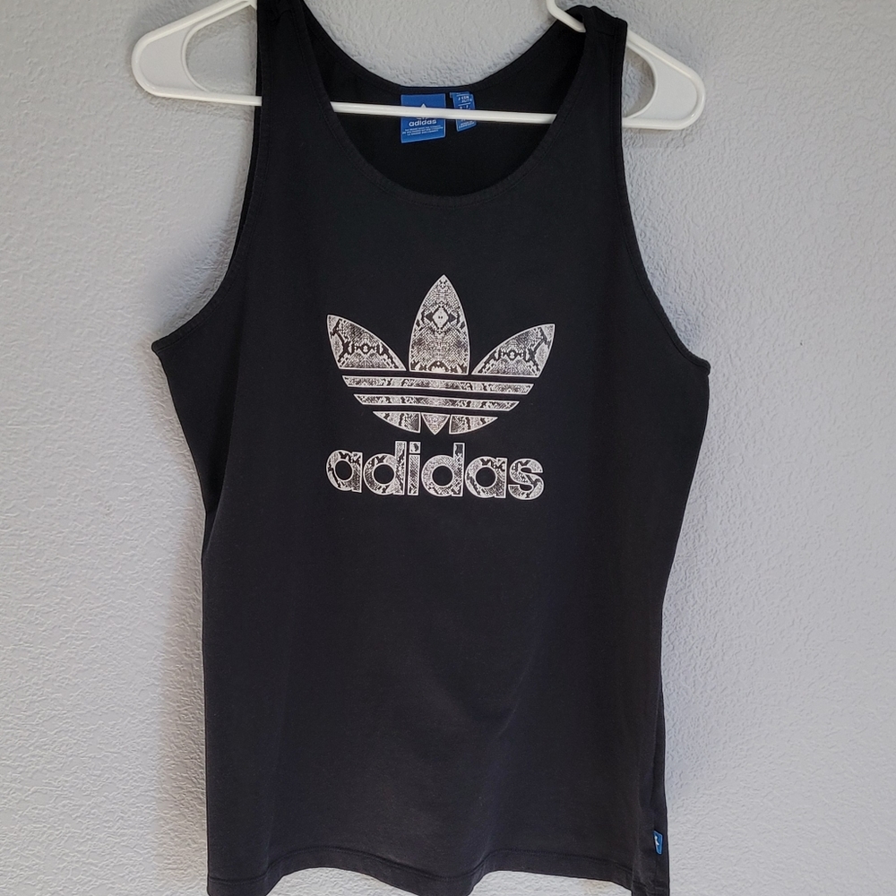 Sleeveless workout shirt